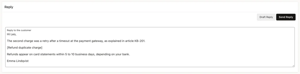 Oracle APEX ticket workspace with a drafted reply containing the refund as a step in square brackets